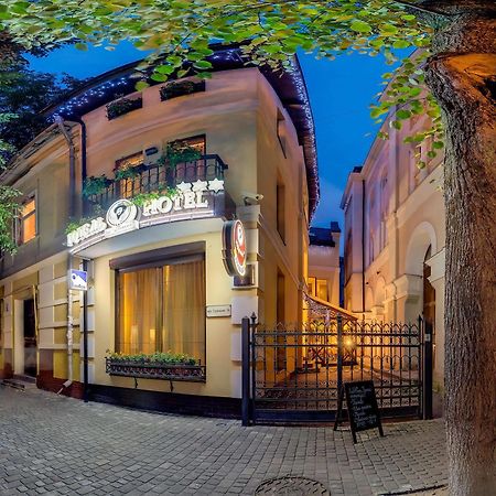 Pid Templem Hotel Ivano-Frankivs'k Exterior photo