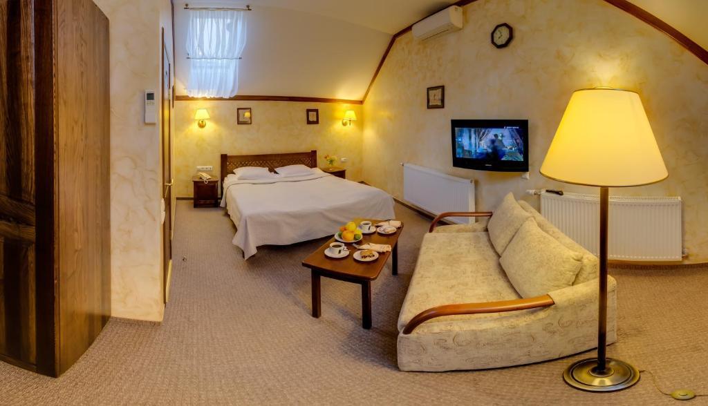 Pid Templem Hotel Ivano-Frankivs'k Room photo