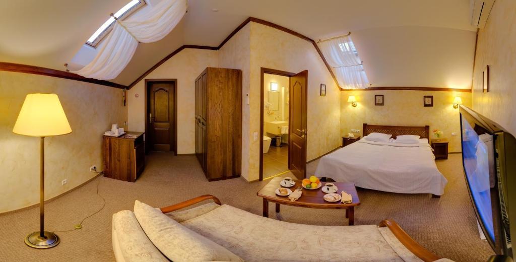 Pid Templem Hotel Ivano-Frankivs'k Room photo