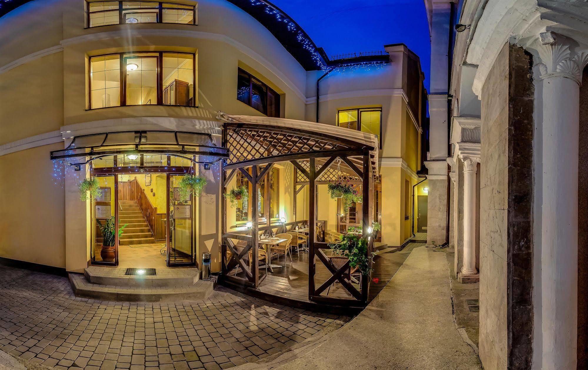 Pid Templem Hotel Ivano-Frankivs'k Exterior photo